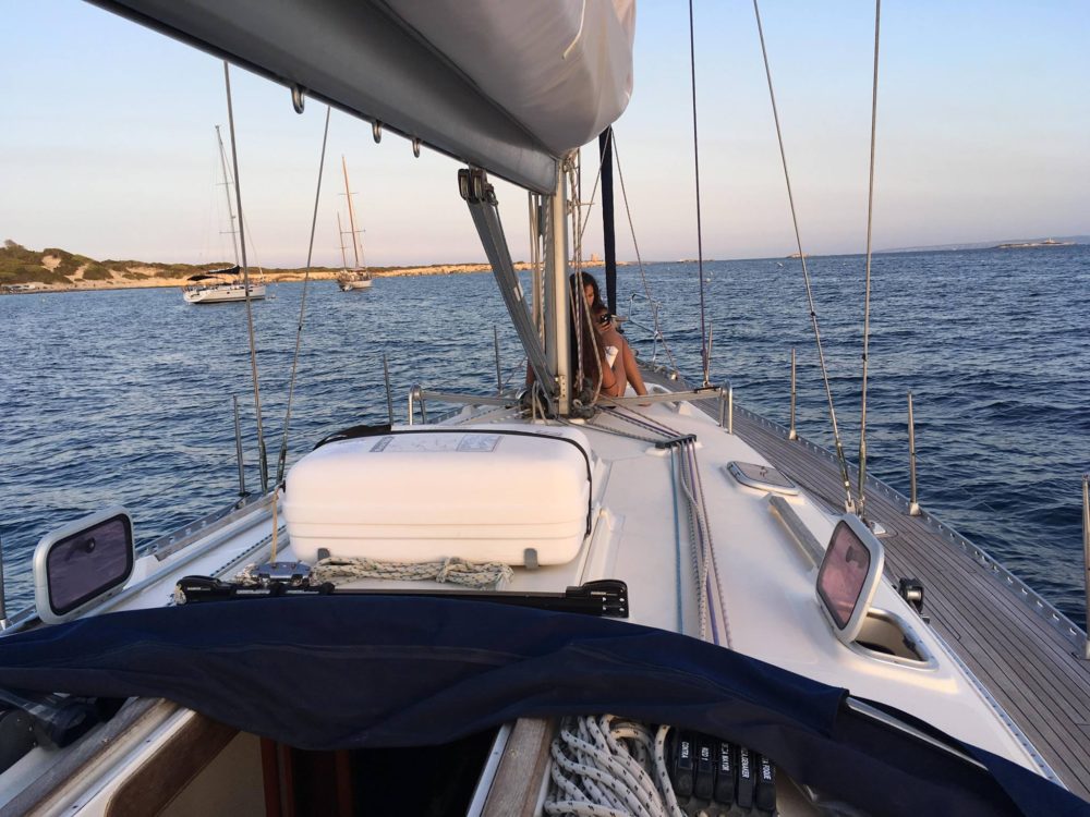 Navegando en velero por Ibiza